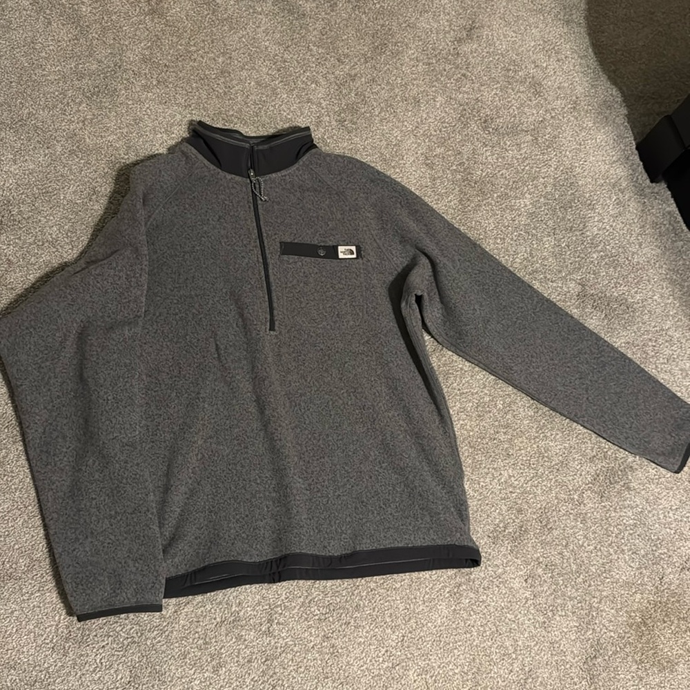 Men’s NorthFace pullover, large